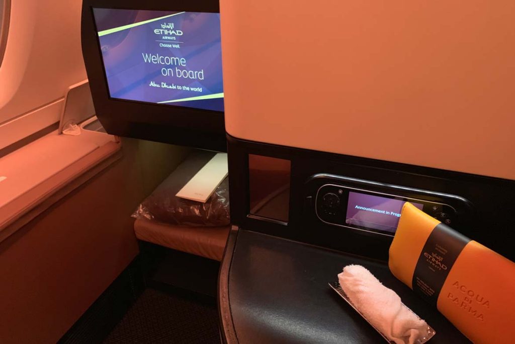 etihad 380 business class 8